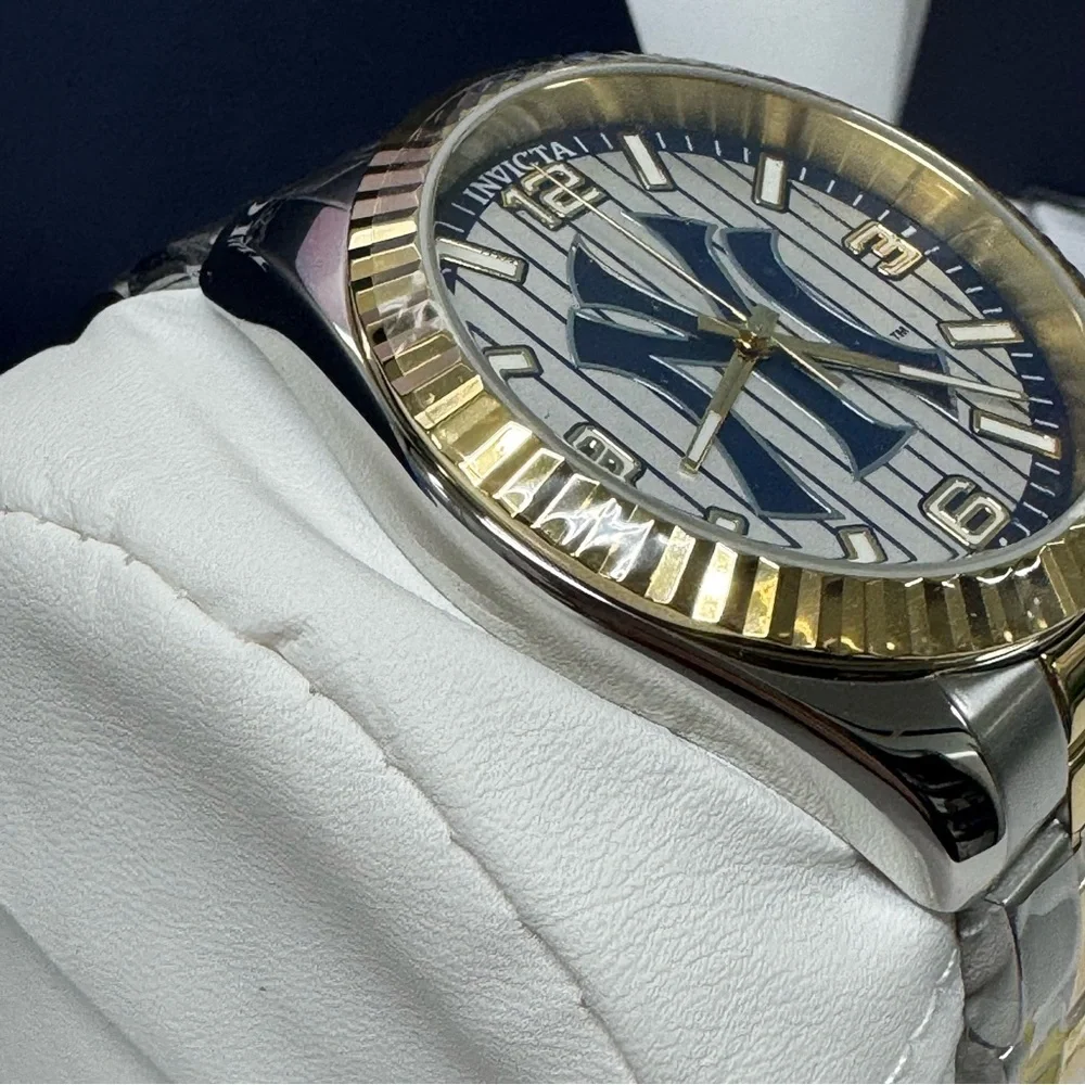 ⚾️NIB INVICTA SPECIALTY NY YANKEES WATCH